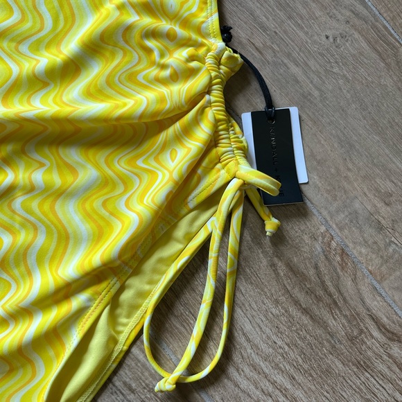 KENDALL & KYLIE nwt yellow swirl low back ruched side once piece swimsuit - Picture 6 of 9